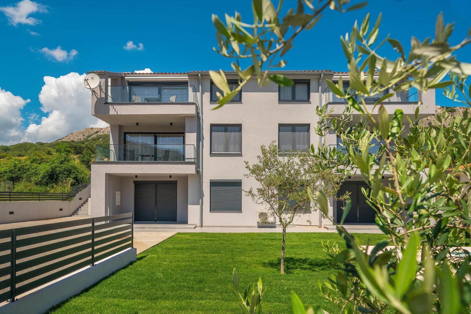 Poolside Apartments Anabella Башка Экстерьер фото