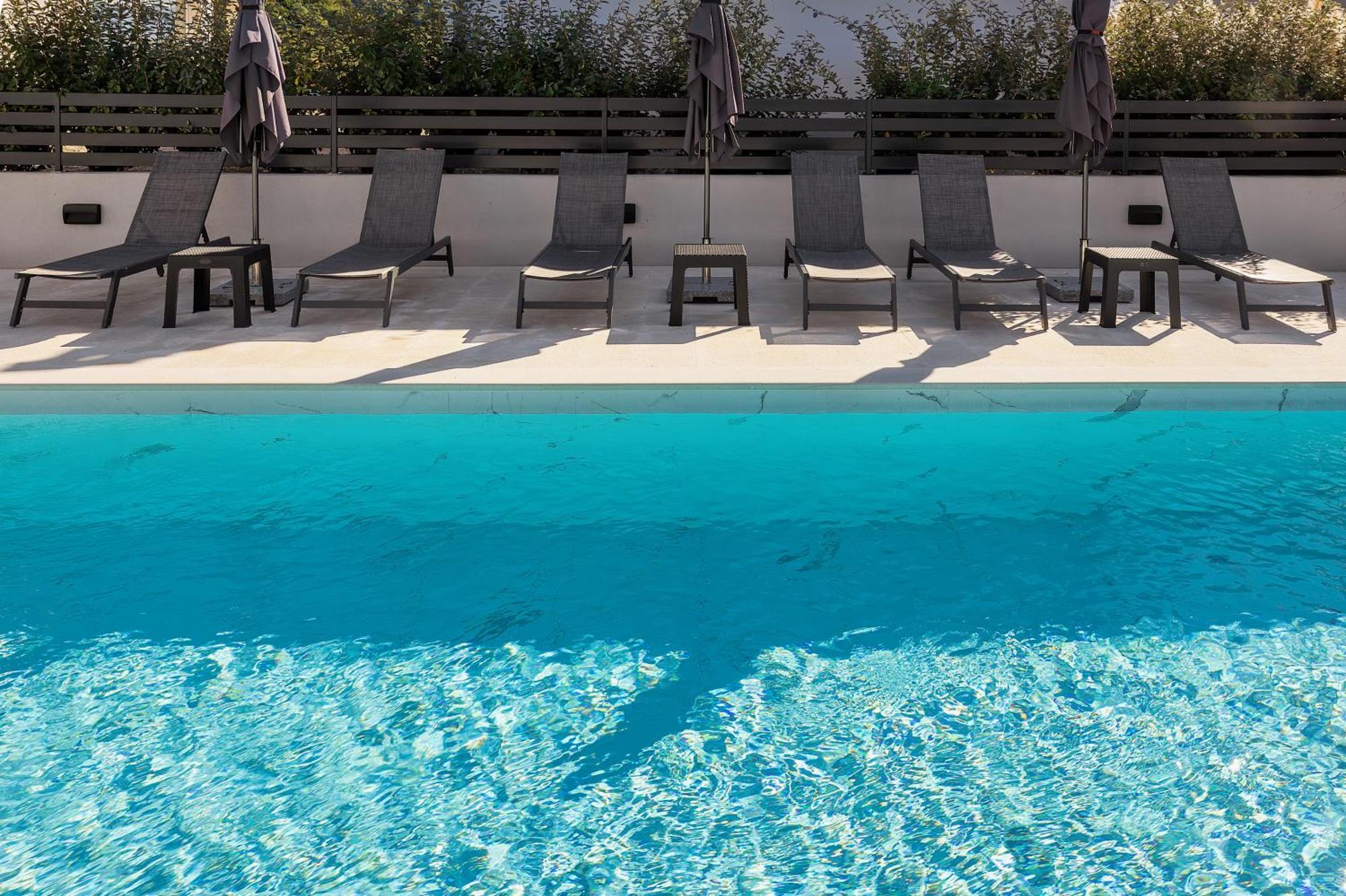 Poolside Apartments Anabella Башка Экстерьер фото